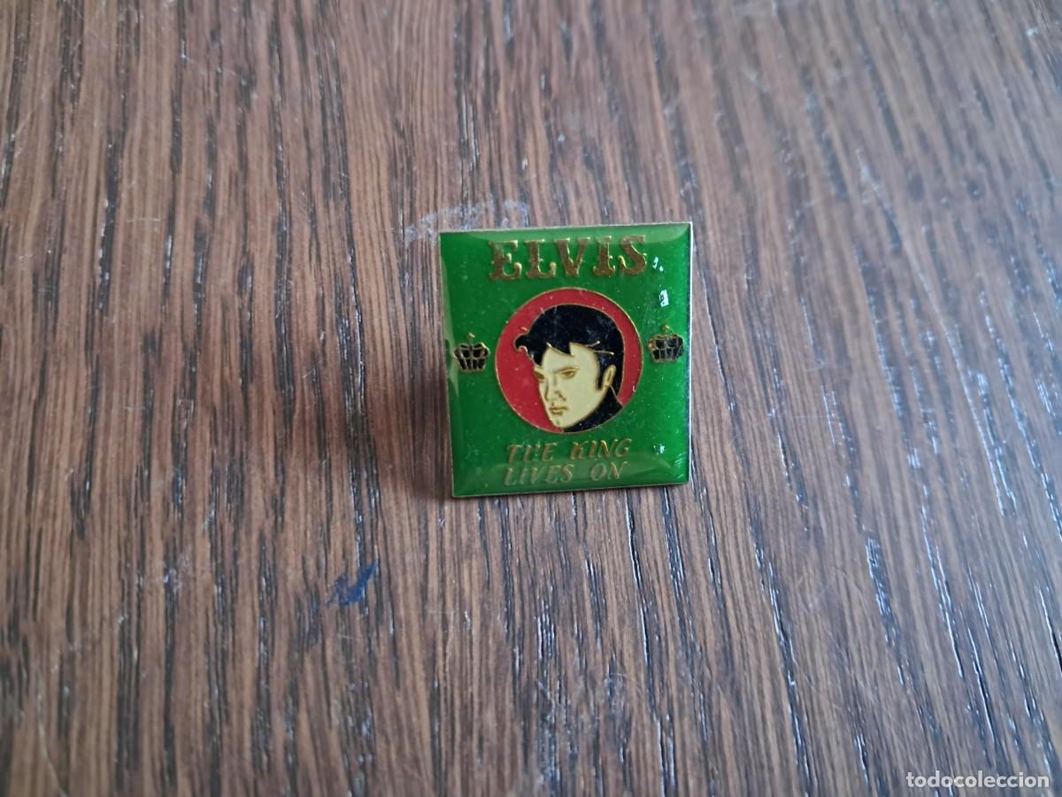 Pins de colecci&oacute;n: pin, m&uacute;sica, Elvis Presley, the king lives on.