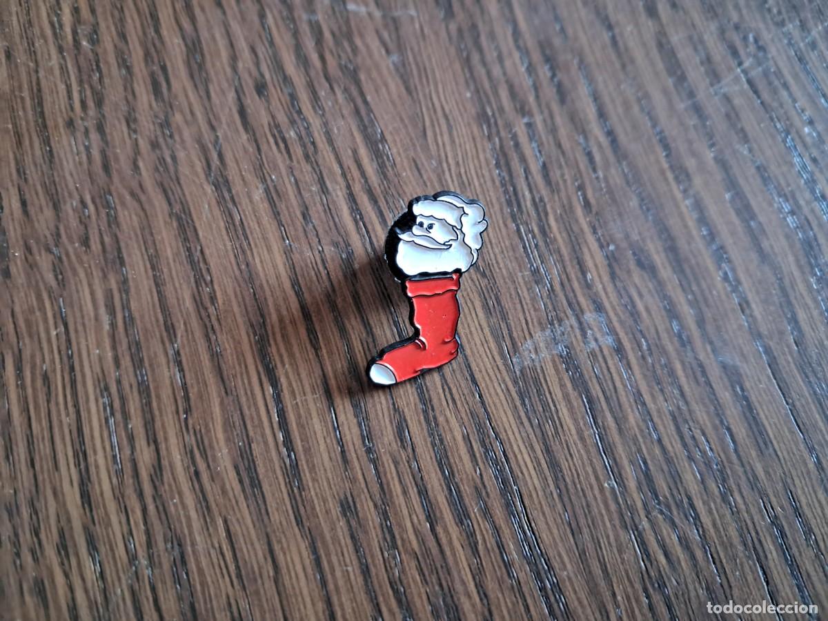 Pins de colecci&oacute;n: pin de navidad, bota, Papa Noel.