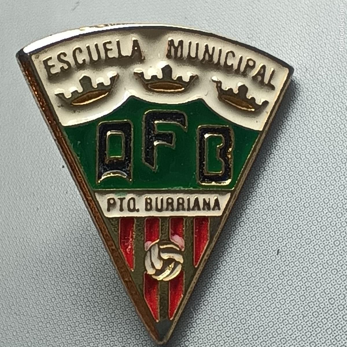 Pins de colecci&oacute;n: Pin Escuela Municipal de F&uacute;tbol Burriana &ndash; escudo AFB met&aacute;lico