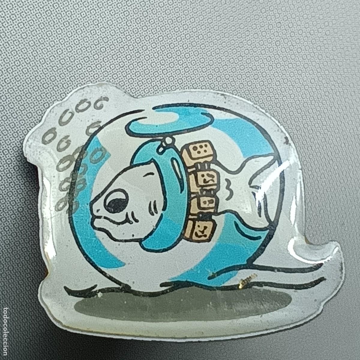 Pins de colecci&oacute;n: Pin pez azul &ndash; dise&ntilde;o caricatura esmaltado