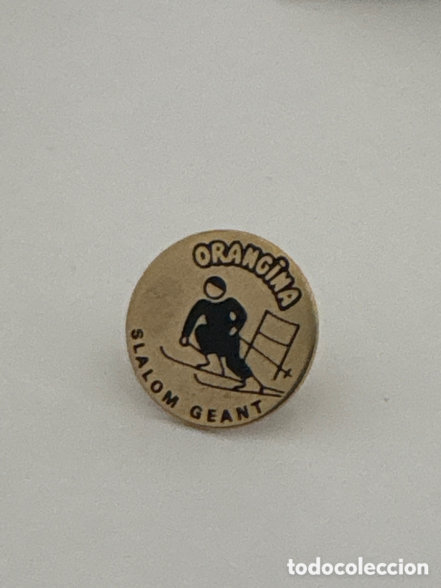 Pins de colecci&oacute;n: Pin publicidad de bebida refresco Orangina. Slalom Geant ( esqu&iacute; esquiador)