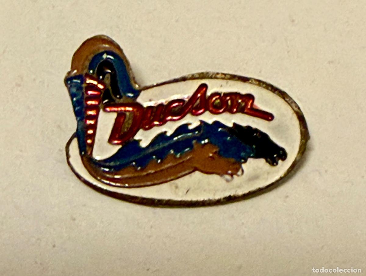 Pins de colecci&oacute;n: ANTIGUA INSIGNIA AGUJA MOTOCICLETAS DUCSON