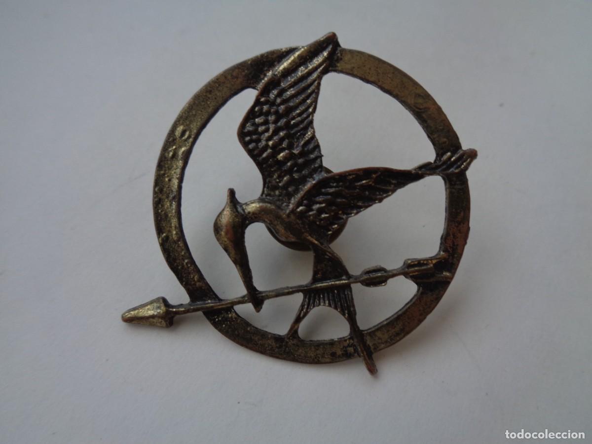 Pins de colecci&oacute;n: PIN EMBLEMA DEL SINSAJO , LOS JUEGOS DEL HAMBRE