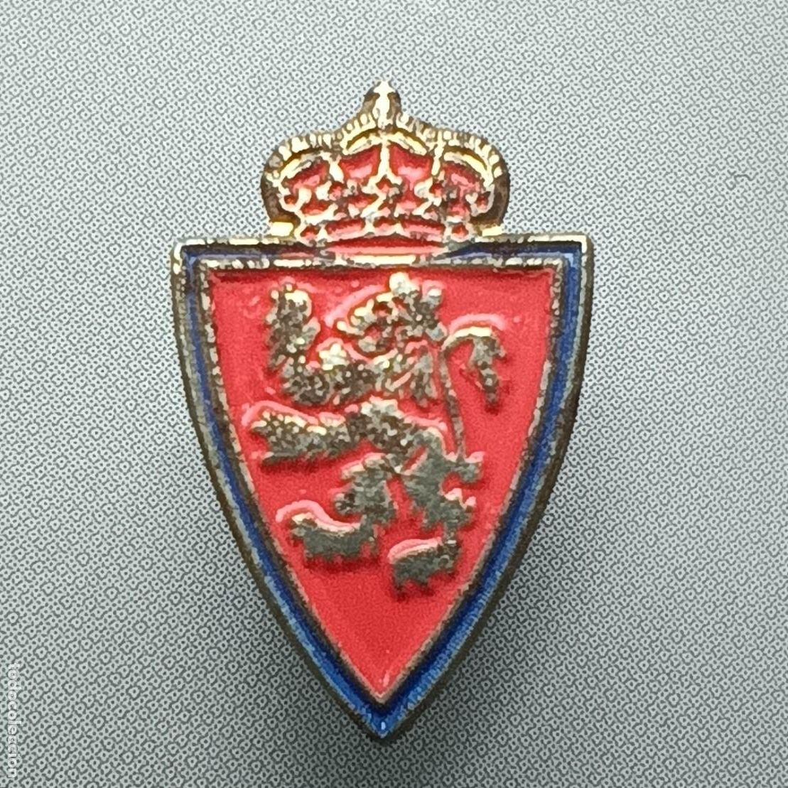 Pins de colecci&oacute;n: Pin Real Zaragoza &ndash; escudo met&aacute;lico esmaltado con corona