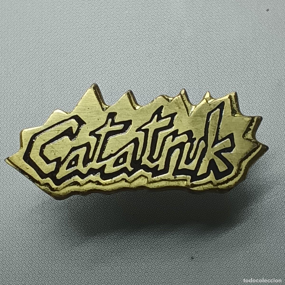 Pins de colecci&oacute;n: Pin Catatruk &ndash; campa&ntilde;a juvenil Catalu&ntilde;a &ndash; dise&ntilde;o met&aacute;lico dorado