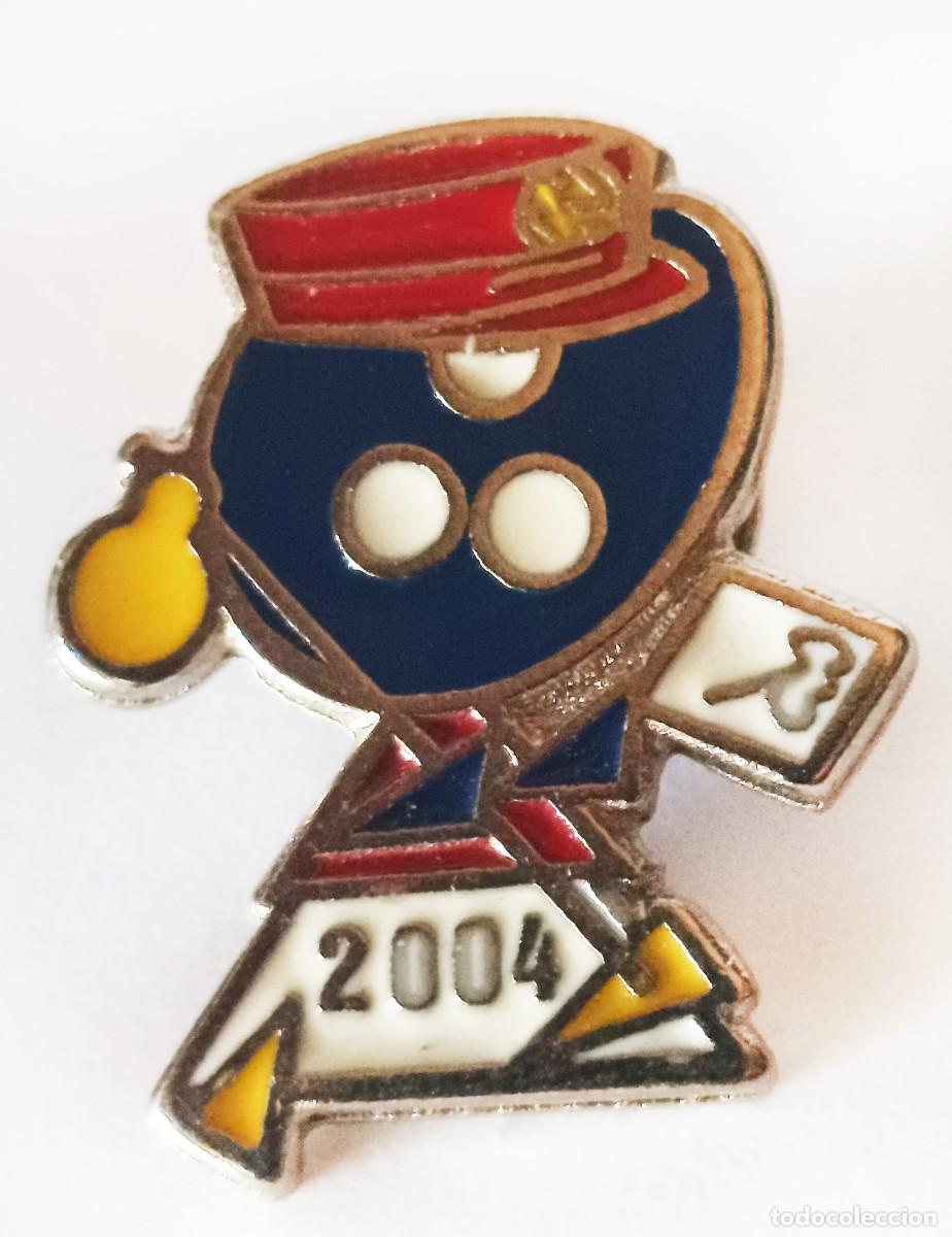 Pins de colecci&oacute;n: PIN DE SOLAPA DE RENFE A&Ntilde;O JACOBEO REPRESENTANDO JEFE DE ESTACION 2 X 2 CM 2004