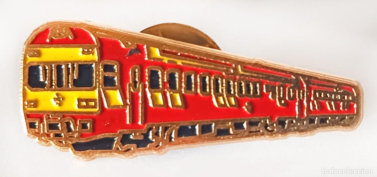 Pins de colecci&oacute;n: PIN DE SOLAPA - ANTIGUA LOCOMOTORA DE VAPOR DE LA SERIE 242F DE RENFE 3 X 1 CM