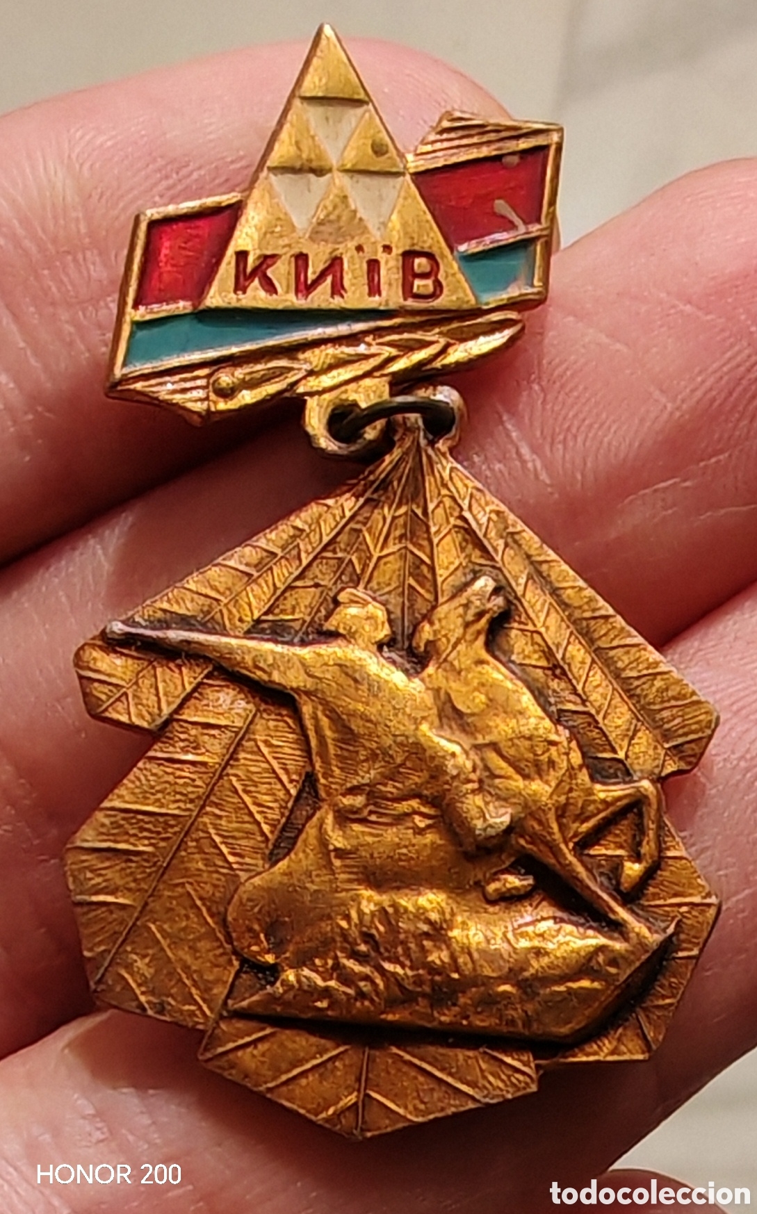 Pins de colecci&oacute;n: Pin Insignia - Monumento a Bohdan Klimelnytsky en Kiev - URSS. Ukrania 1970-80