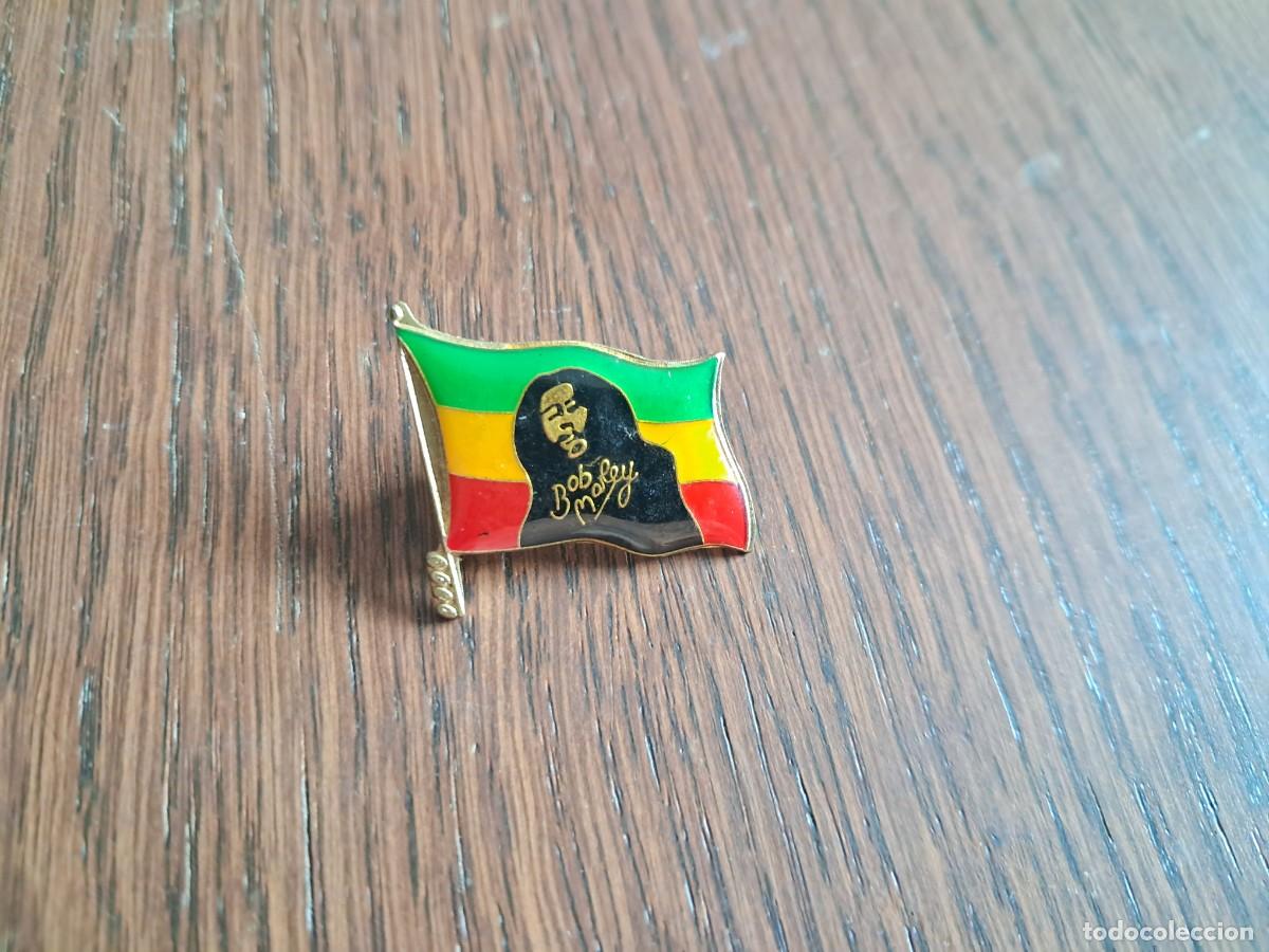 Pins de colecci&oacute;n: pin de m&uacute;sica, Bandera Jamaica, Bob Marley.