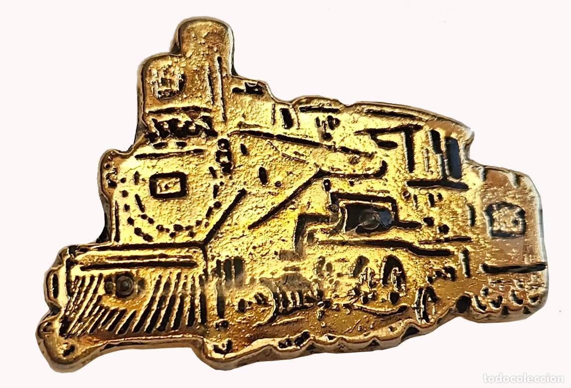 Pins de colecci&oacute;n: PIN METALICO SOLAPA ESMALTADO ANTIGUA LOCOMOTORA VAPOR RENFE 3,5 X 2,5 CM
