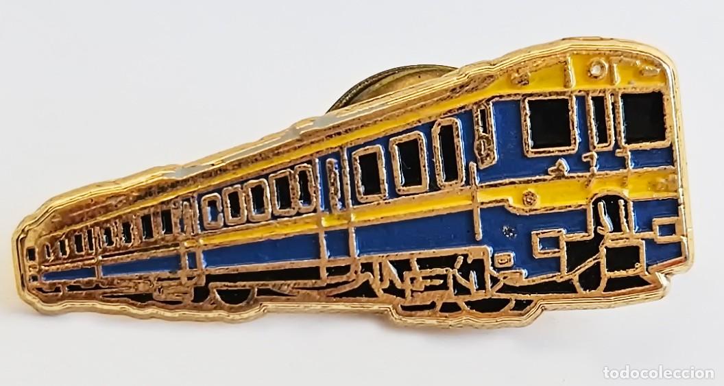 Pins de colecci&oacute;n: PIN METALICO SOLAPA AUTOMOTOR ELECTRICO SERIE UT-440 DE RENFE 3,1 X 1 CM