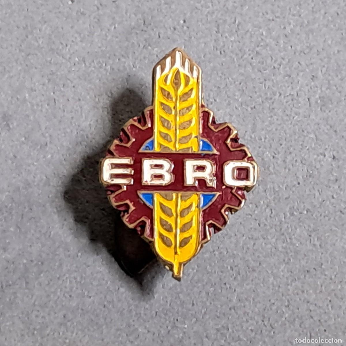 Sammlung von Pins: Antigua insignia hojal solapa de tractores EBRO Agr&iacute;cola, Motor Ib&eacute;rica S.A. a&ntilde;os 50-60