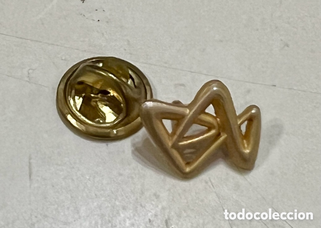 Pins de colecci&oacute;n: Pin / Insignia. Metal dorado.