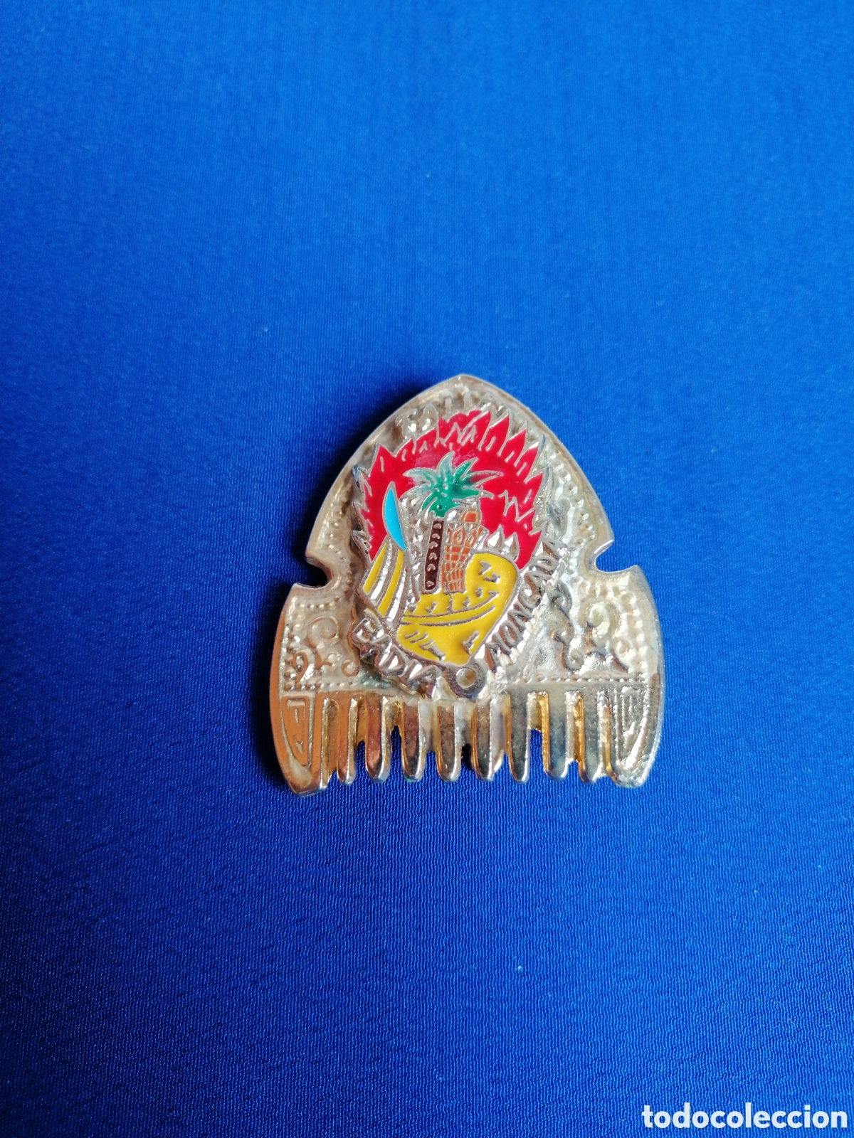 Pin's de collection: FALLA BADIA (MONCADA) VALENCIA PEINETA INSIGNIA DE ALFILER
