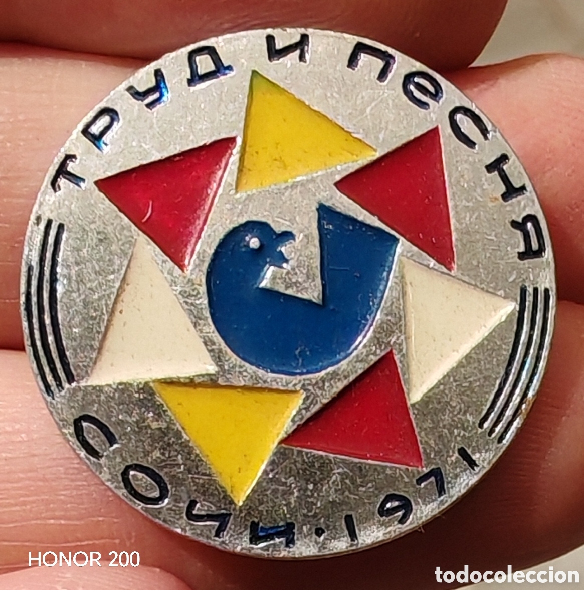 Pins de colecci&oacute;n: Insignia Broche Conmemorativo - Festival &rdquo;Trabajo y Canci&oacute;n&rdquo; - URSS. Sochi 1971