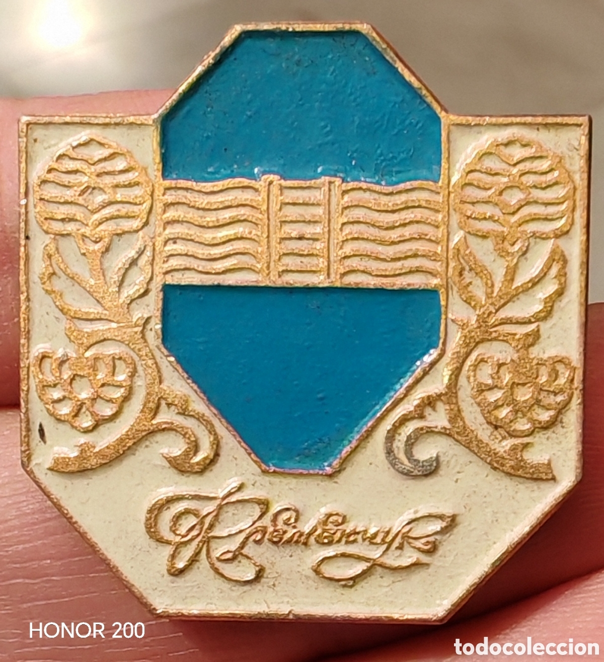 Pins de colecci&oacute;n: Insignia Broche Conmemorativo - Escudo Ciudad de Poltava - Ukrania URSS