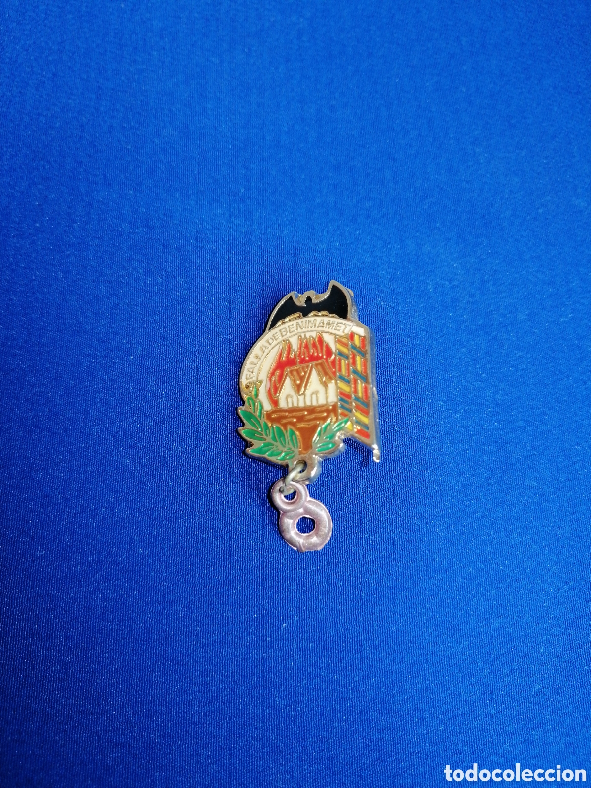Pin's de collection: FALLA PLAZA LUIS CANO N&Uacute;MERO DE COMISION 121 INSIGNIA DE ALFILER