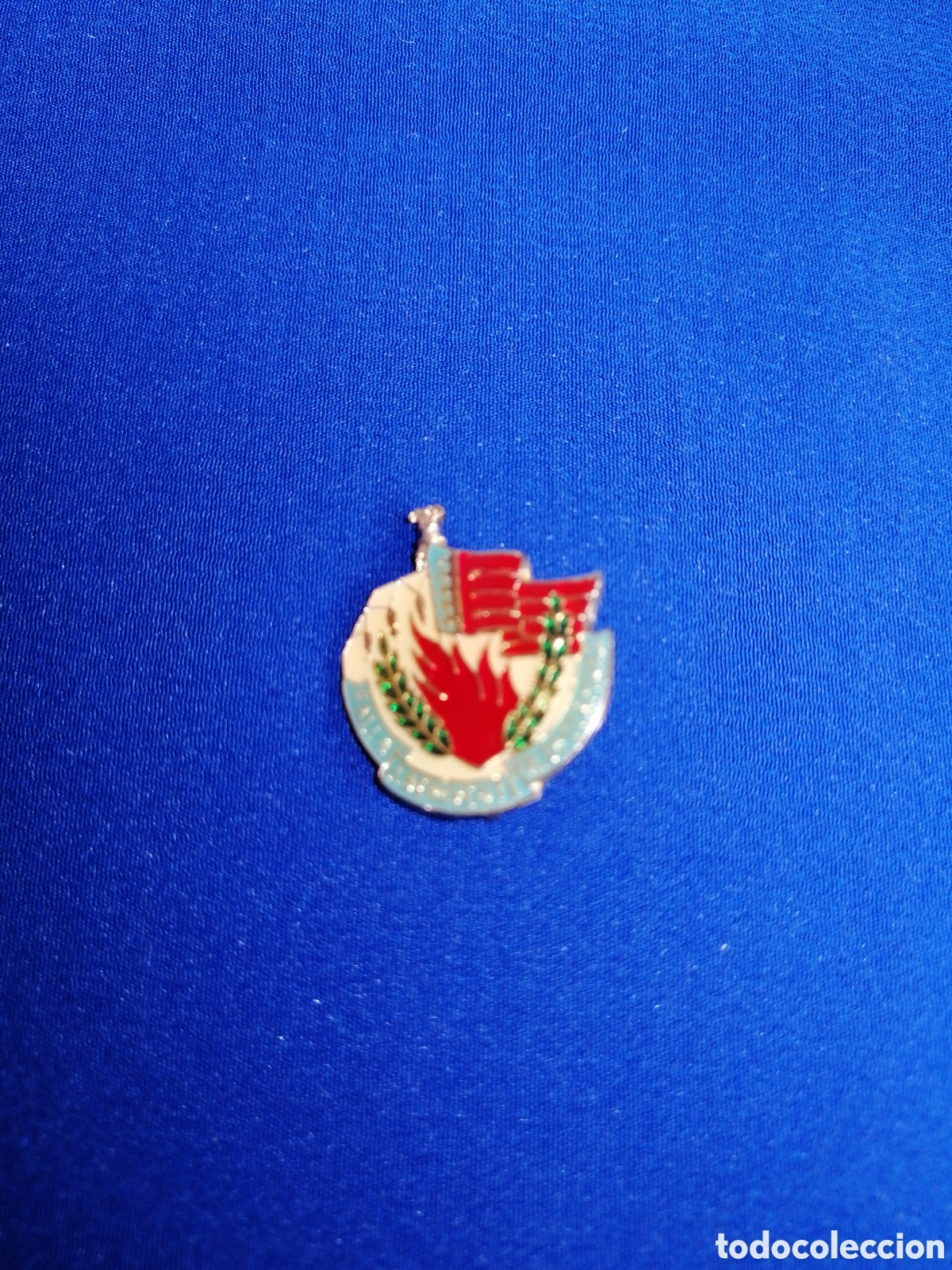 Collection pins: FALLA AVENIDA JACINTO BENAVENTE - REINA DO&Ntilde;A GERMANA N&Uacute;MERO DE COMISION 283 INSIGNIA DE ALFILER