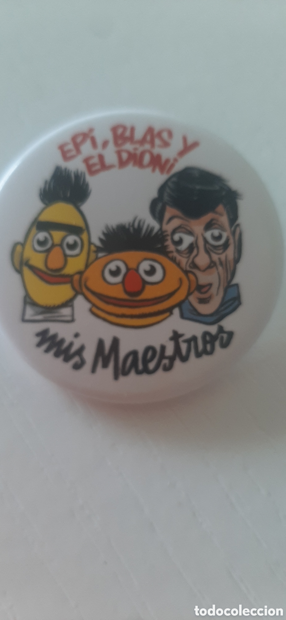 Pins de colecci&oacute;n: El jueves chapa epi blas y El dioniv