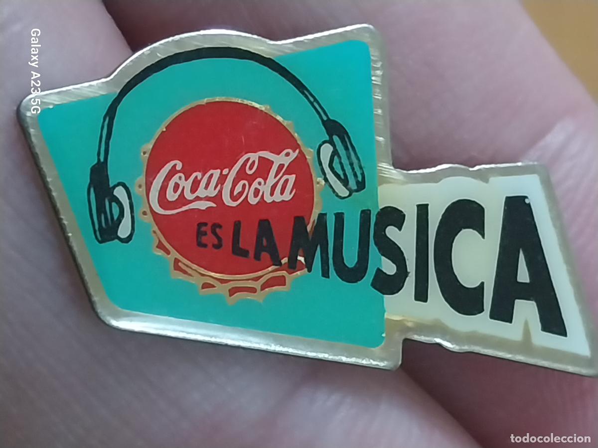 Pins de colecci&oacute;n: COCA COLA ES LA MUSICA CASCOS CHAPA PIN PINCHO ORIGINAL 2.47CMS VINTAGE GOTA