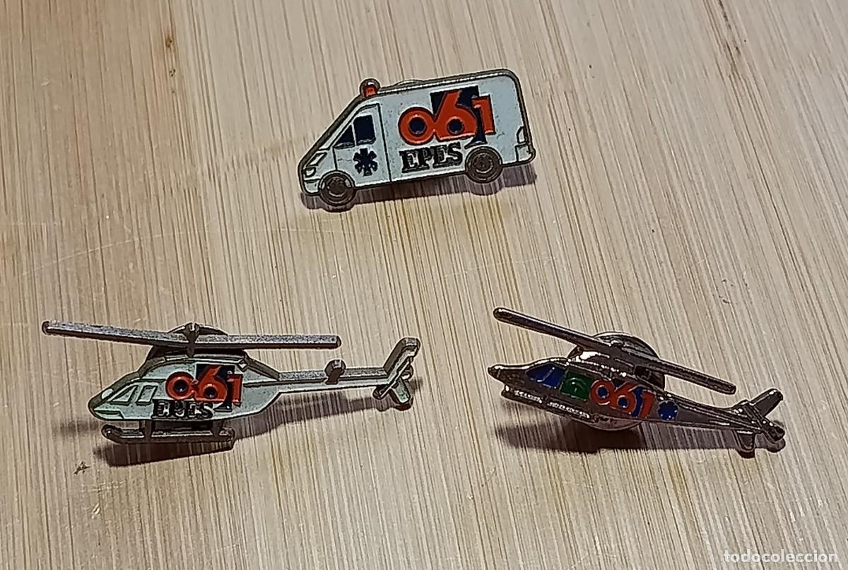 Pins de colecci&oacute;n: Lote de 3 Pins Emergencias Sanitarias 061 EPES Andaluc&iacute;a Ambulancia y Helic&oacute;pteros