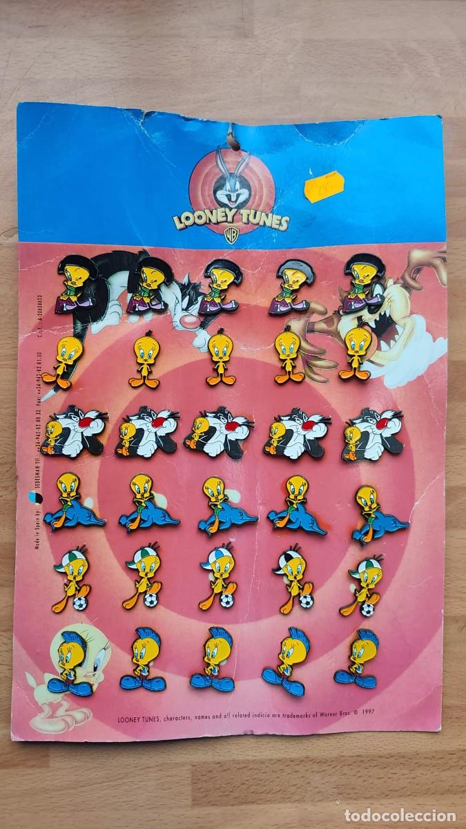 Pins de colecci&oacute;n: Expositor 30 Pins Looney Tunes Vintage 1997