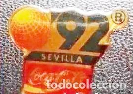 Pin's de collection: PIN conmemorativo de Coca-Cola de la Exposici&oacute;n Universal de Sevilla 1992 - Logotipos oficiales