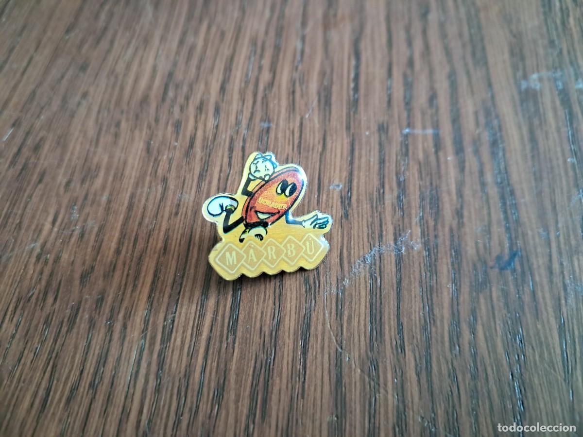 Pins de colecci&oacute;n: pin de deportes, galletas Marb&uacute;, balonmano.