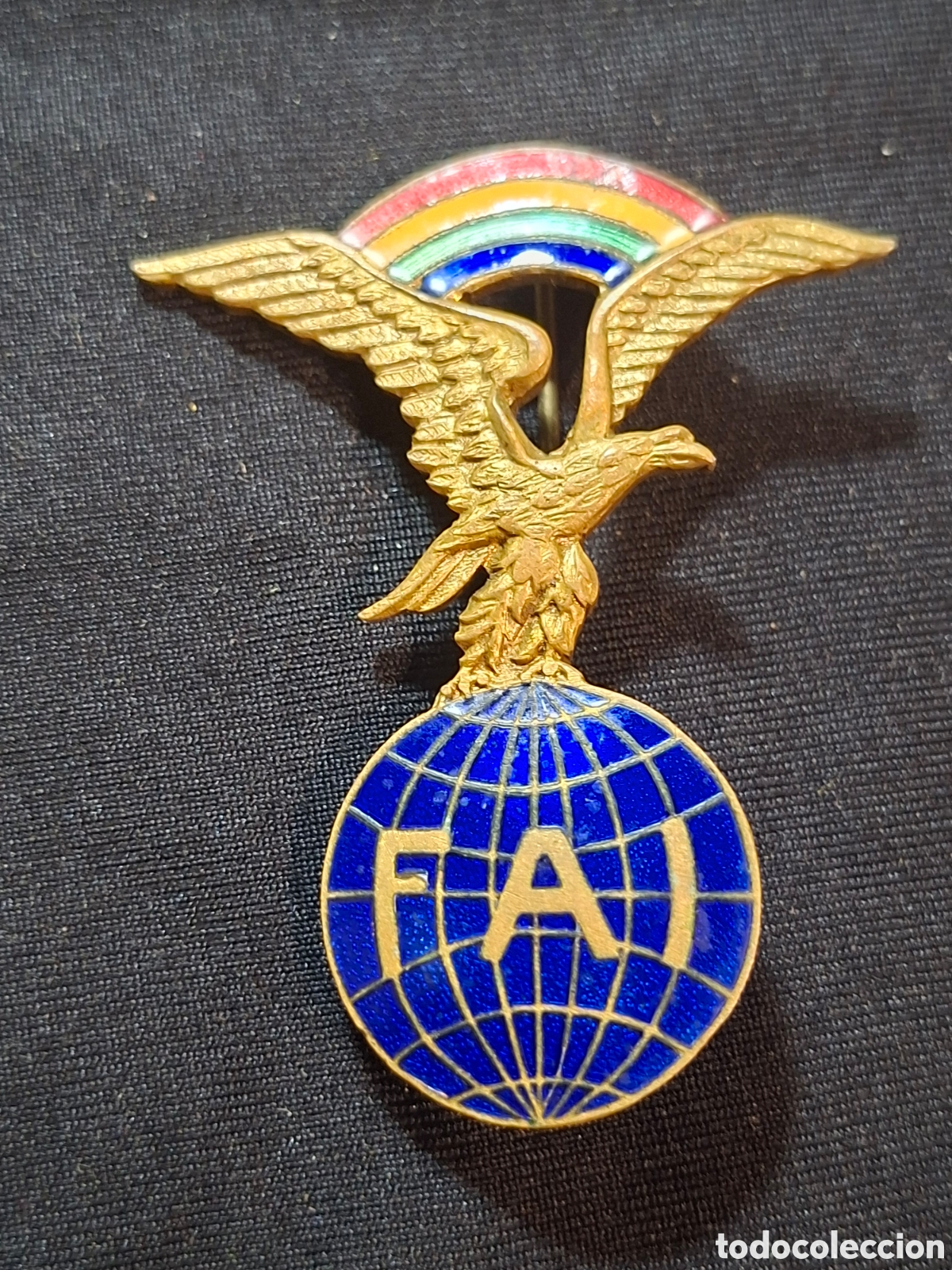 Pins de colecci&oacute;n: Distintivo de la FAI Federaci&oacute;n Aeron&aacute;utica internacional, primer modelo excelentes esmaltes /MMTC