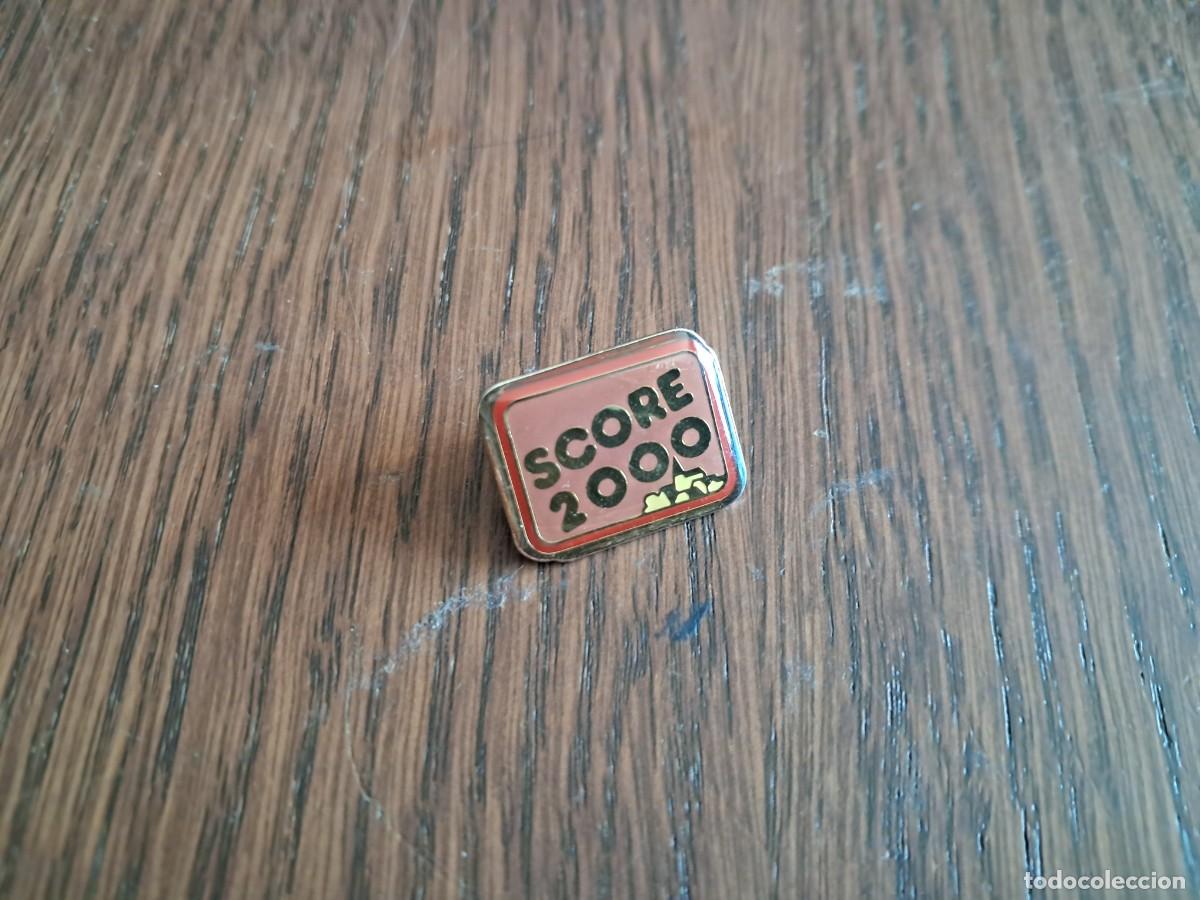 Pins de colecci&oacute;n: pin de metal, score 2000.