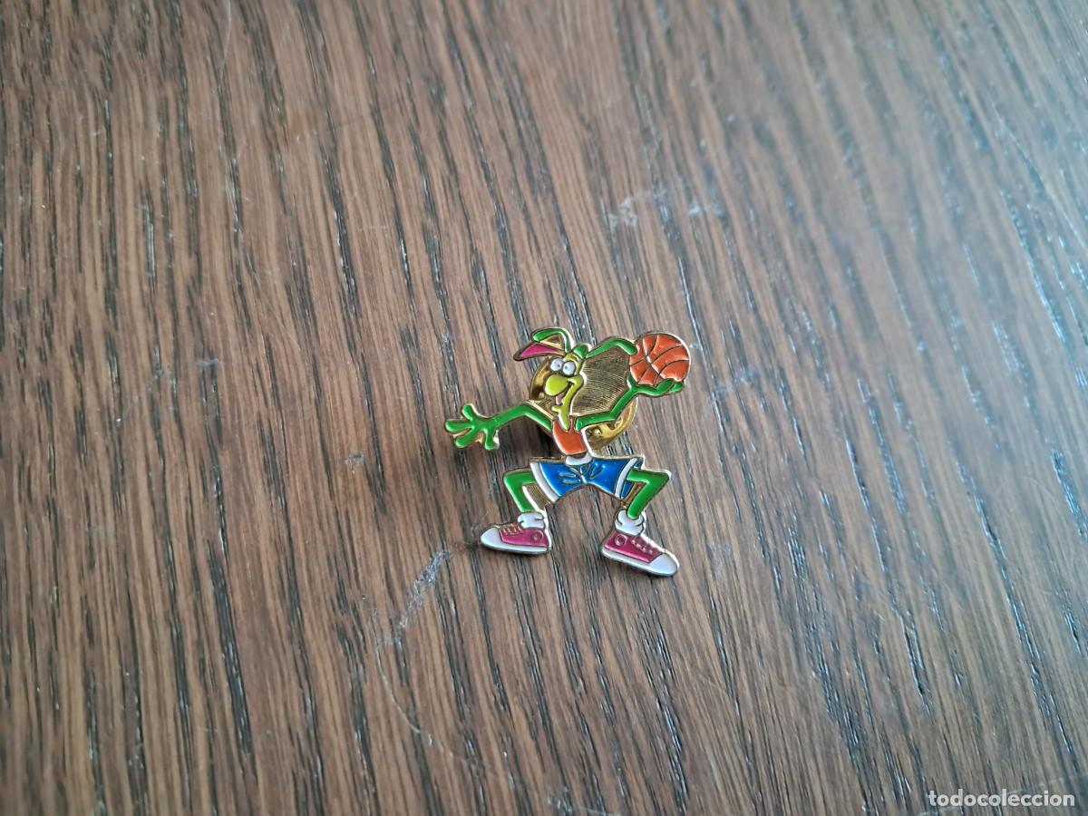 Pins de colecci&oacute;n: pin de deportes, galletas Cu&eacute;tara, basket, baloncesto.