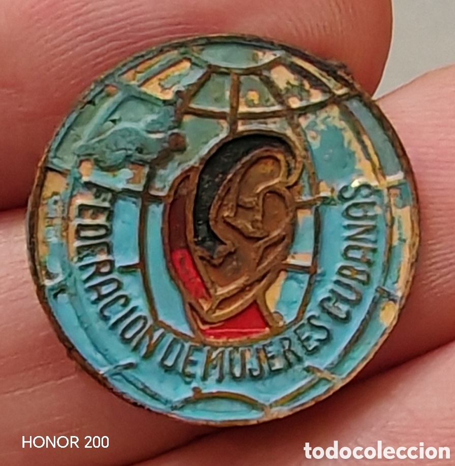 Pins de colecci&oacute;n: Pin Insignia - F.M.C. Federaci&oacute;n de Mujeres Cubanas - A&ntilde;os 60
