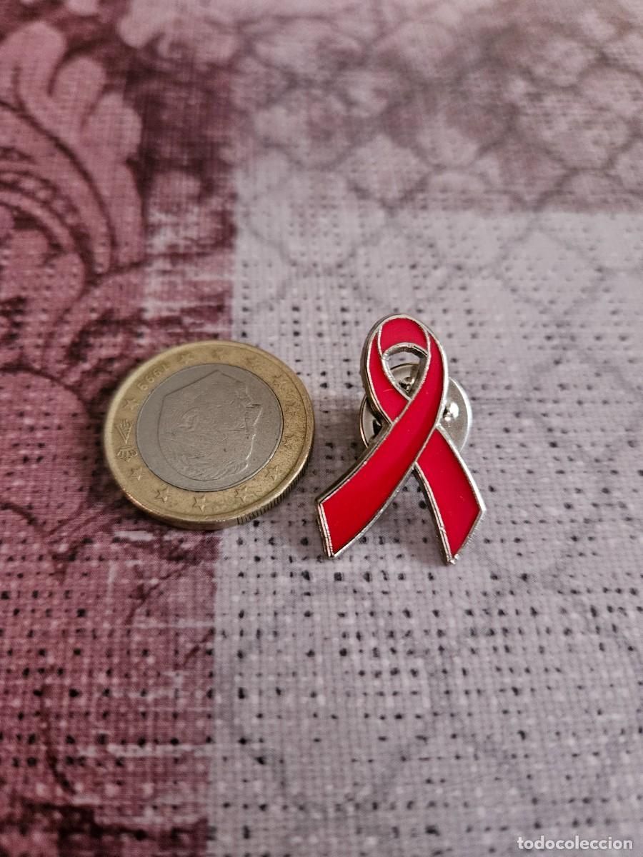 Pins de colecci&oacute;n: Pin De Solapa Con Forma De Lazo Rojo S&iacute;mbolo Internacional De La Lucha Contra El Sida/ VIH.