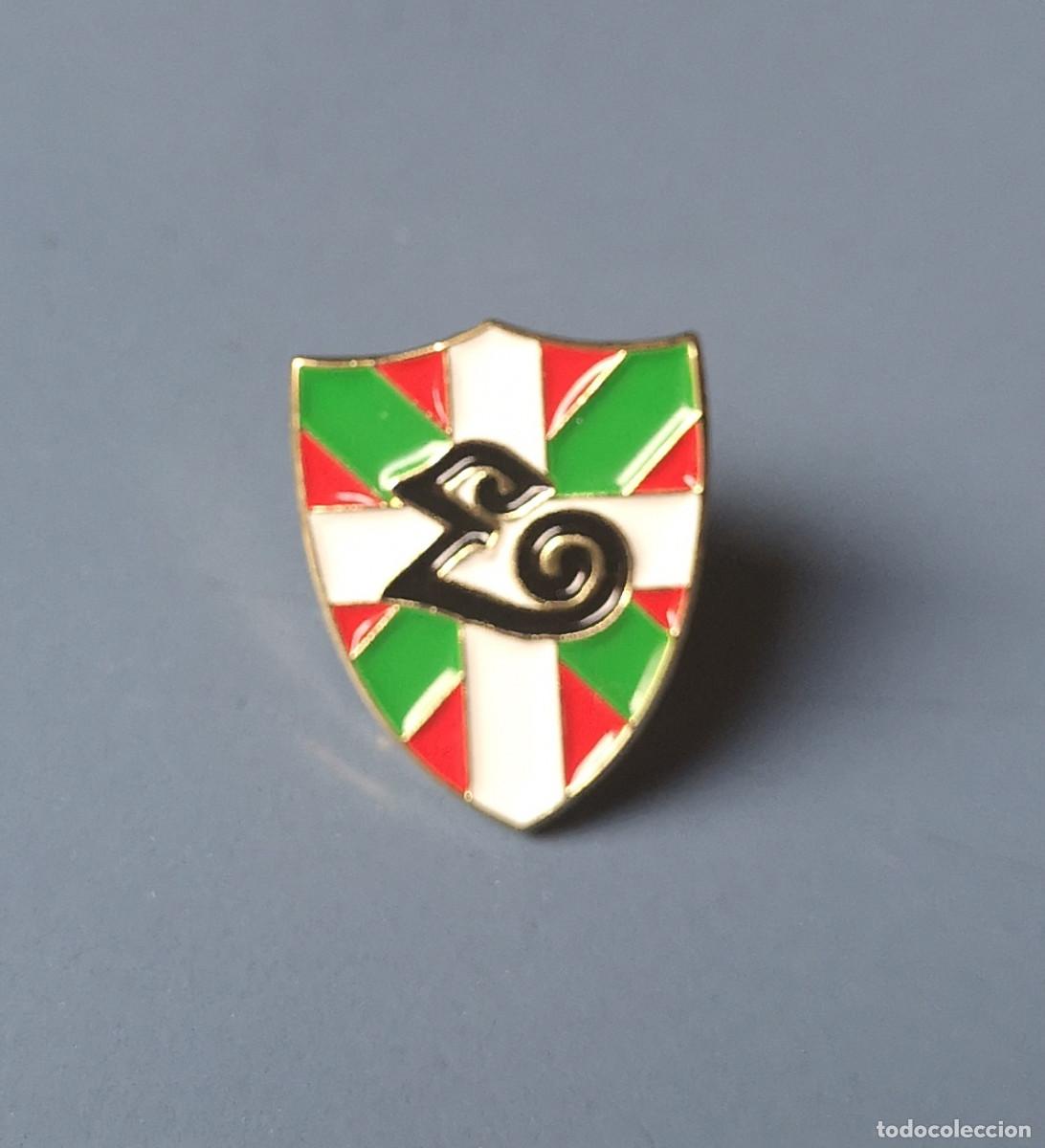 Pins de colecci&oacute;n: PIN POLITICO. ERTZAINTZA. E GOTICA DE DISE&Ntilde;O SABINIANO UTILIZADA EN SUS VEHICULOS Y UNIFORMES
