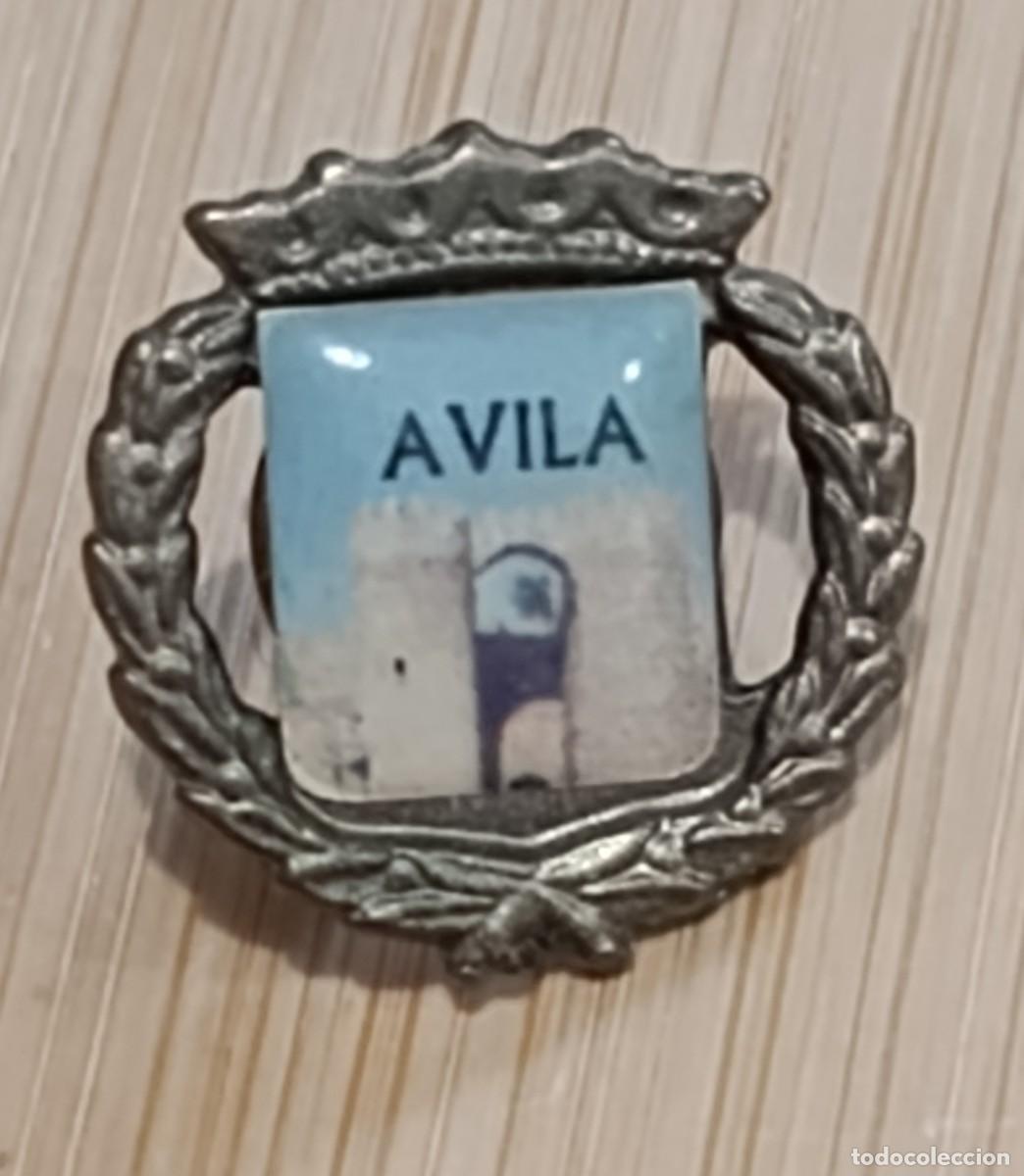 Sammlung von Pins: Pin de &Aacute;vila Muralla Souvenir Tur&iacute;stico en Zamak y Resina Epoxi