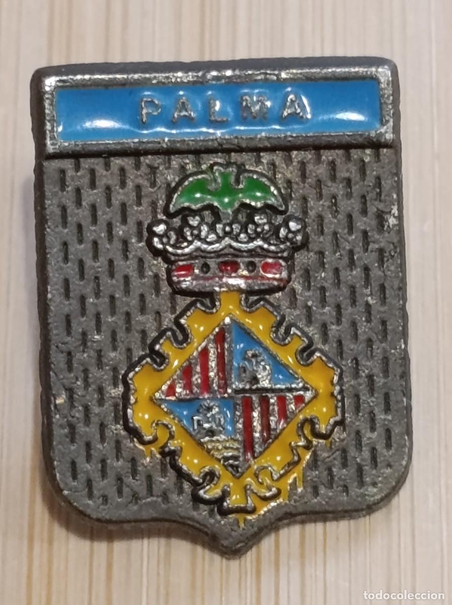 Pin's de collection: Pin Escudo de Palma de Mallorca Murci&eacute;lago Her&aacute;ldico Esmaltado