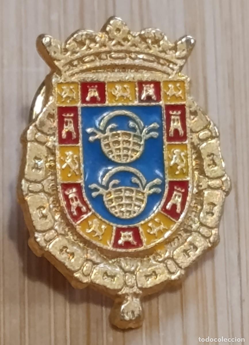 Collection pins: Pin Vintage Escudo Her&aacute;ldico Sanl&uacute;car de Barrameda Casa de Medina Sidonia Esmaltado Dorado