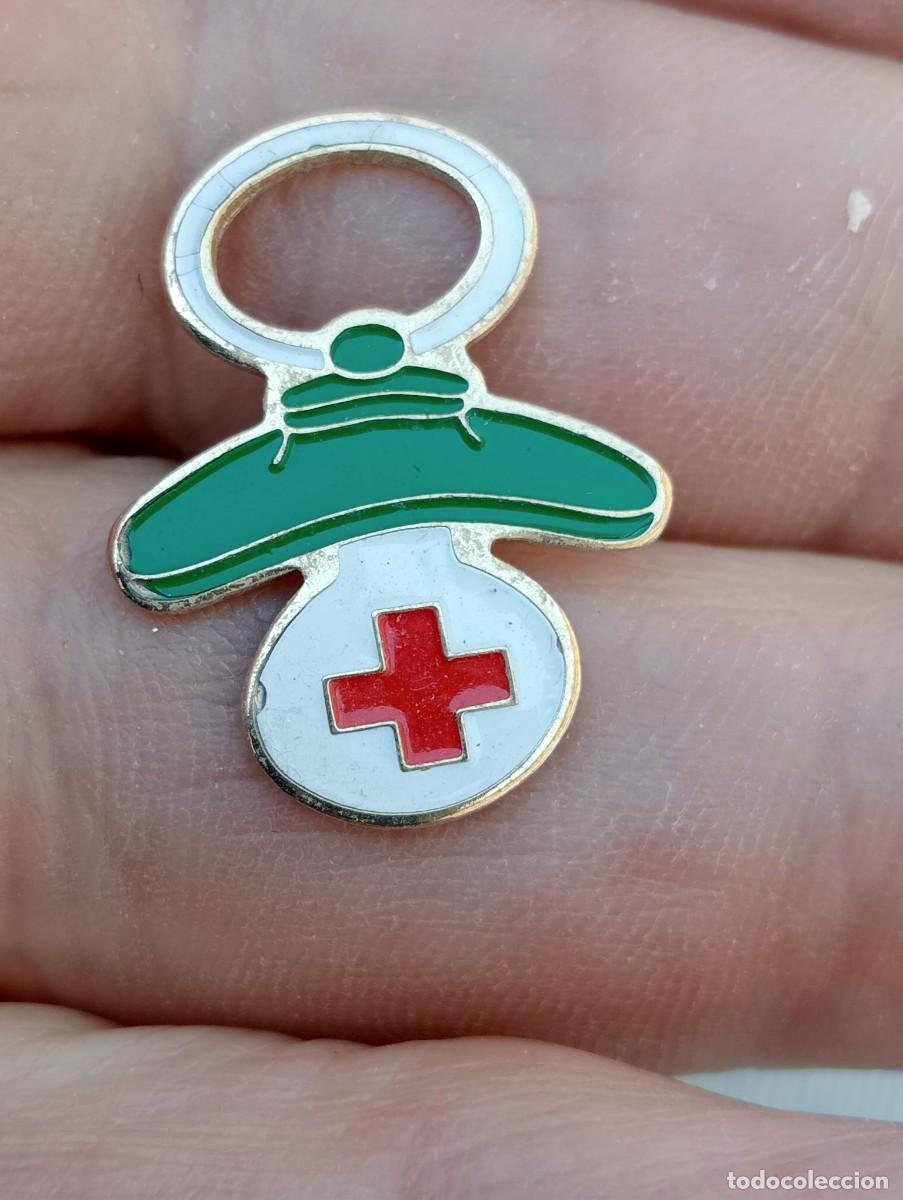 Pins de colecci&oacute;n: PINS CRUZ ROJA CHUPETE VERDE INSIGNIA