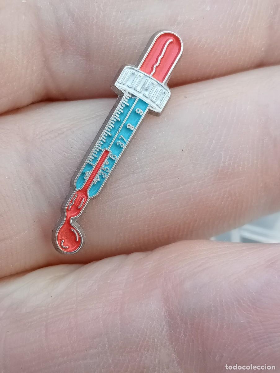 Pins de colecci&oacute;n: PINS CUENTAGOTAS , TEMA SANIDAD FARMACIA , MEDICINA MEDICAMENTOS SALUD INSIGNIA