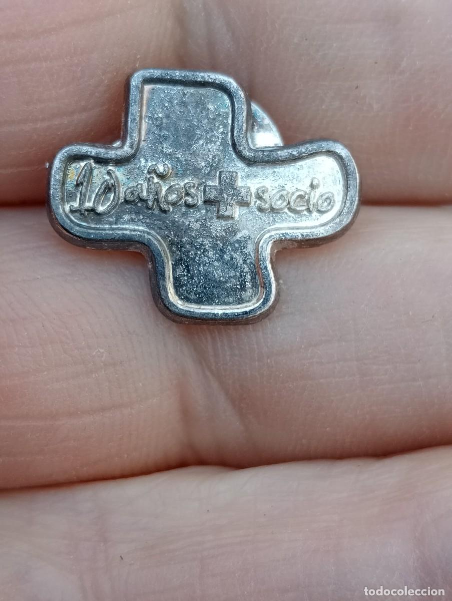 Pins de colecci&oacute;n: PINS CRUZ ROJA DIEZ A&Ntilde;OS SOCIO INSIGNIA SANIDAD SALUD