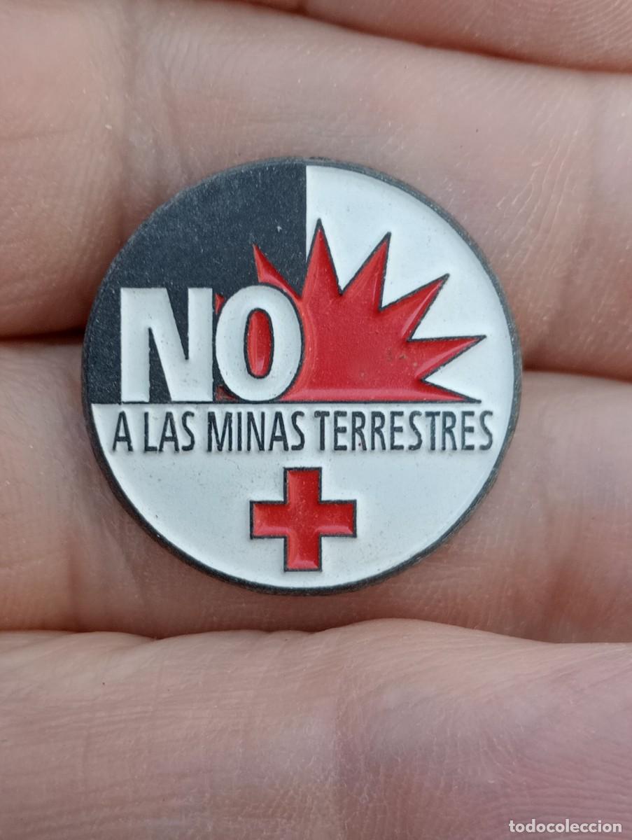 Pins de colecci&oacute;n: PINS CRUZ ROJA NO A LAS MINAS TERRESTRES INSIGNIA SANIDAD SALUD