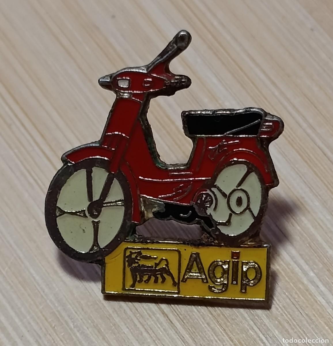 Pin's de collection: Pin Vintage Publicitario Agip Ciclomotor Piaggio Ciao Rojo