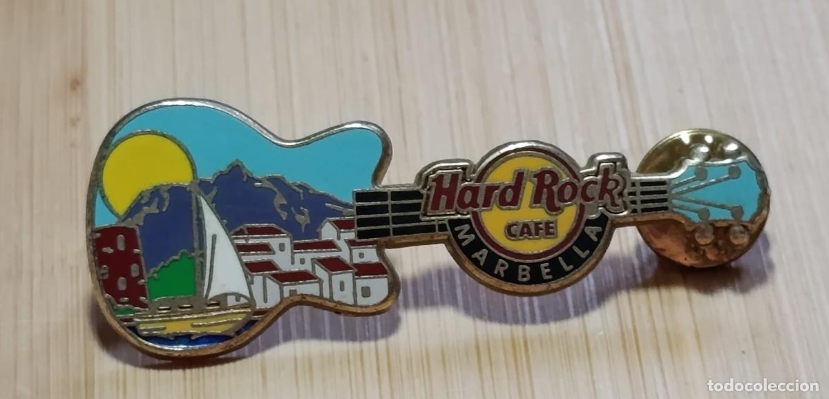 Sammlung von Pins: Pin Hard Rock Cafe Marbella Guitarra Paisaje Puerto Ban&uacute;s Aut&eacute;ntico