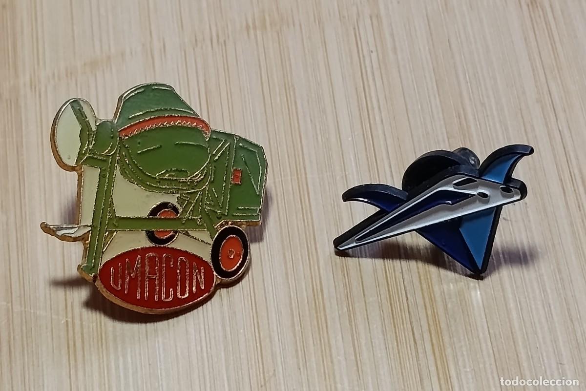 Pin's de collection: Lote de 2 Pins Vintage Publicitarios Hormigonera Umacon y Tren AVE (Alta Velocidad Renfe)