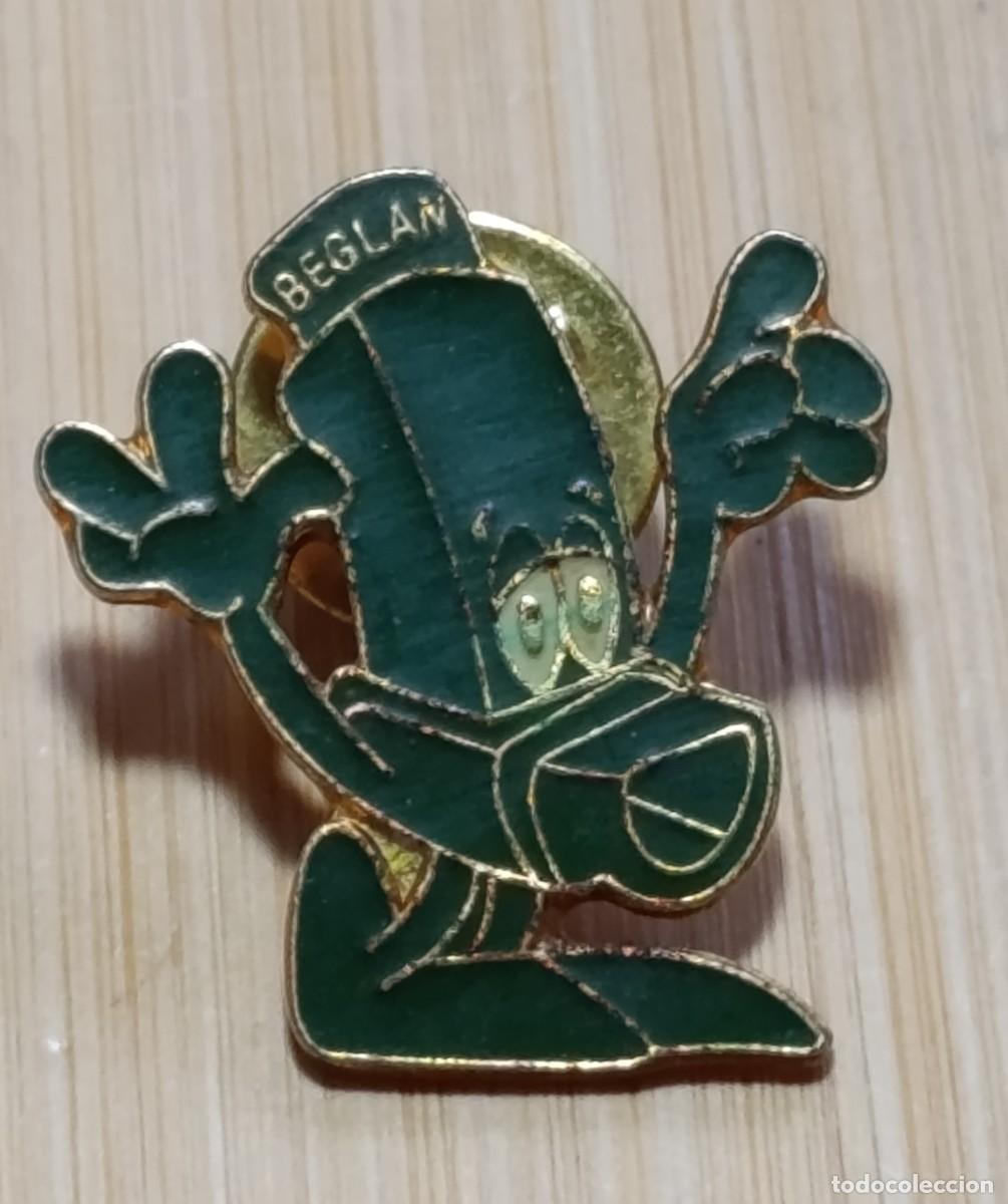 Pin's de collection: Pin publicitario vintage BEGLAN (Inhalador Asma) Laboratorios Glaxo a&ntilde;os 90 Esmaltado