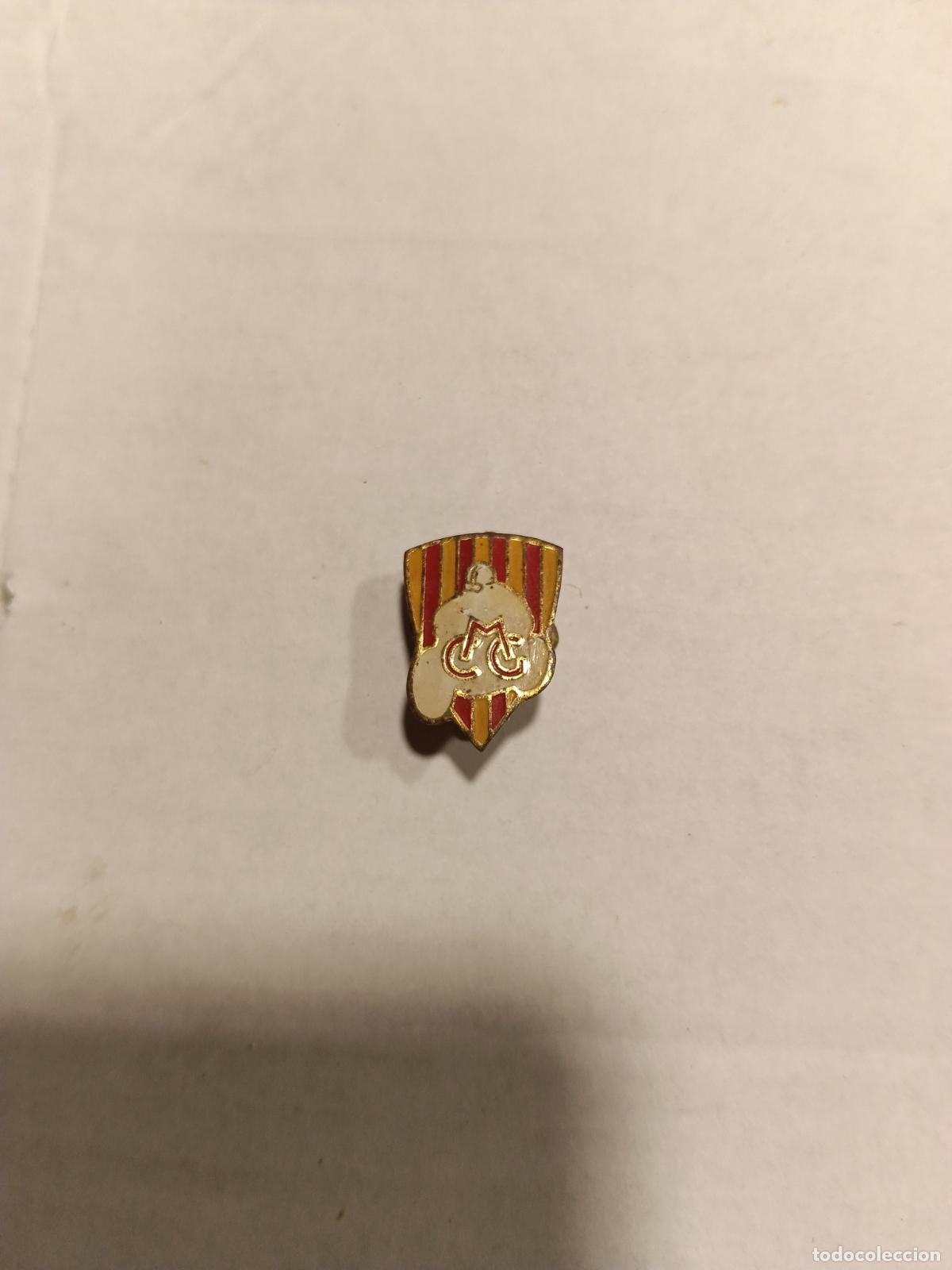 Pins de colecci&oacute;n: Pin antiguo muy raro escudo club motos creo Granollers siglas cmg insignia de ojal catalu&ntilde;a