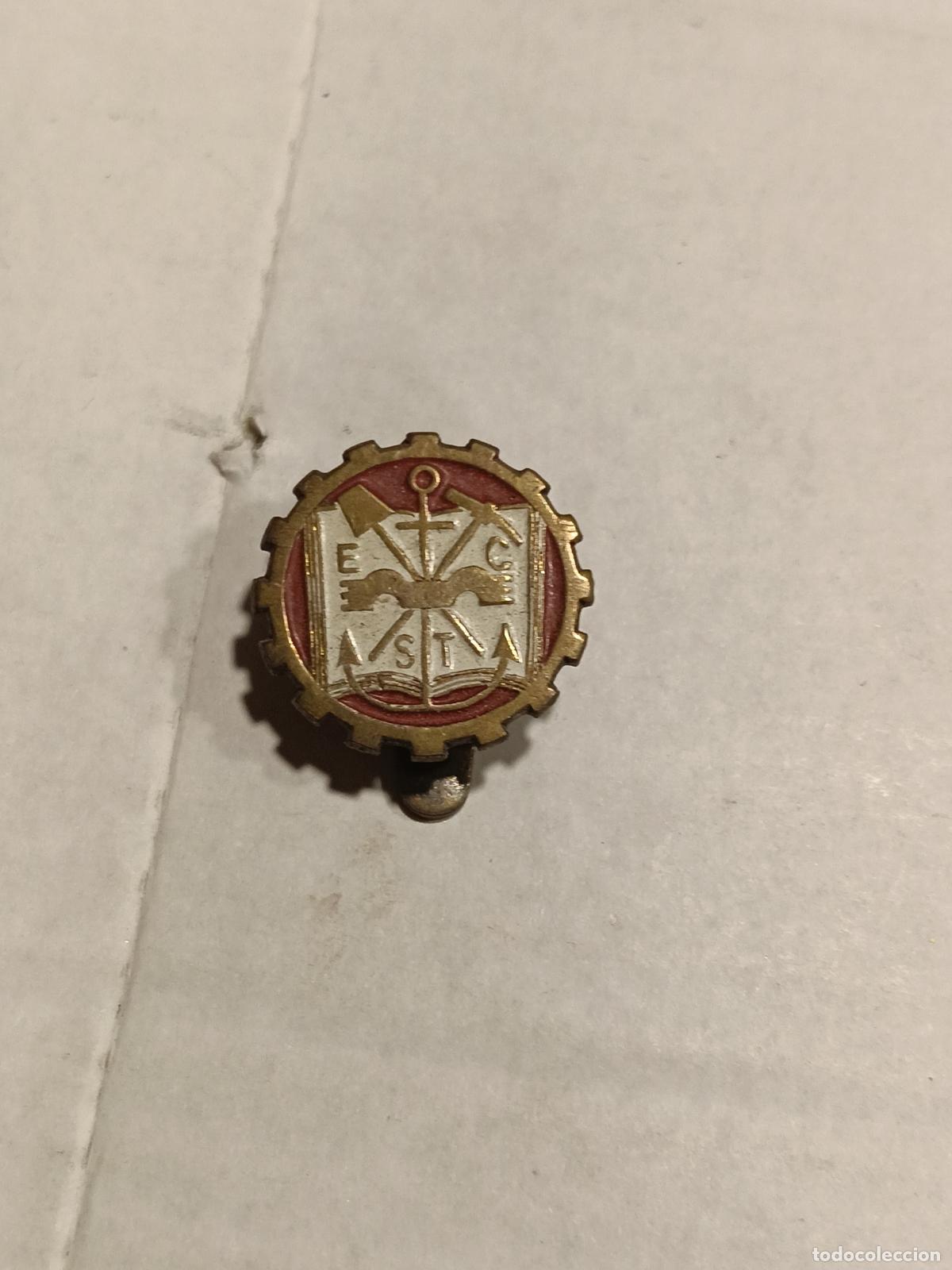 Pins de colecci&oacute;n: Raro pin antiguo escuelas de ingenier&iacute;a y maestr&iacute;a industrial insignia de ojal antigua siglas ecst