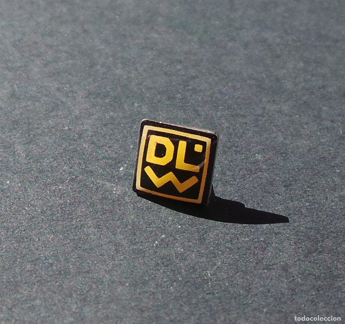 Collection pins: PIN EMPRESA ALEMANA DLW (DEUTSCHE LINOLEUM-WERKE), HIST&Oacute;RICO FABRICANTE REVESTIMIENTOS DE SUELOS.