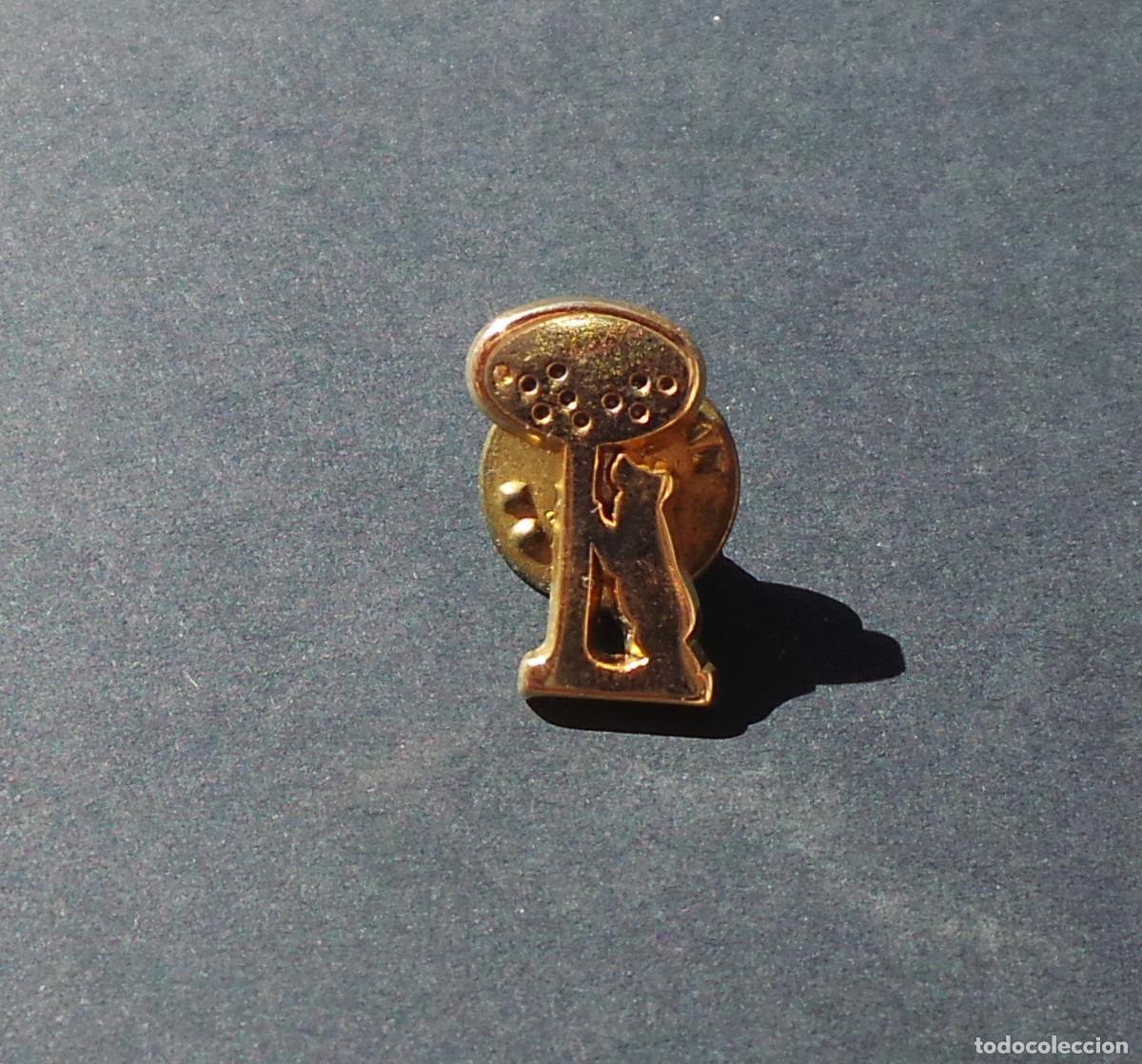 Sammlung von Pins: PIN DORADO OSO Y MADRO&Ntilde;O MADRID. INSIGNIA DE COLECCI&Oacute;N ELEGANTE.