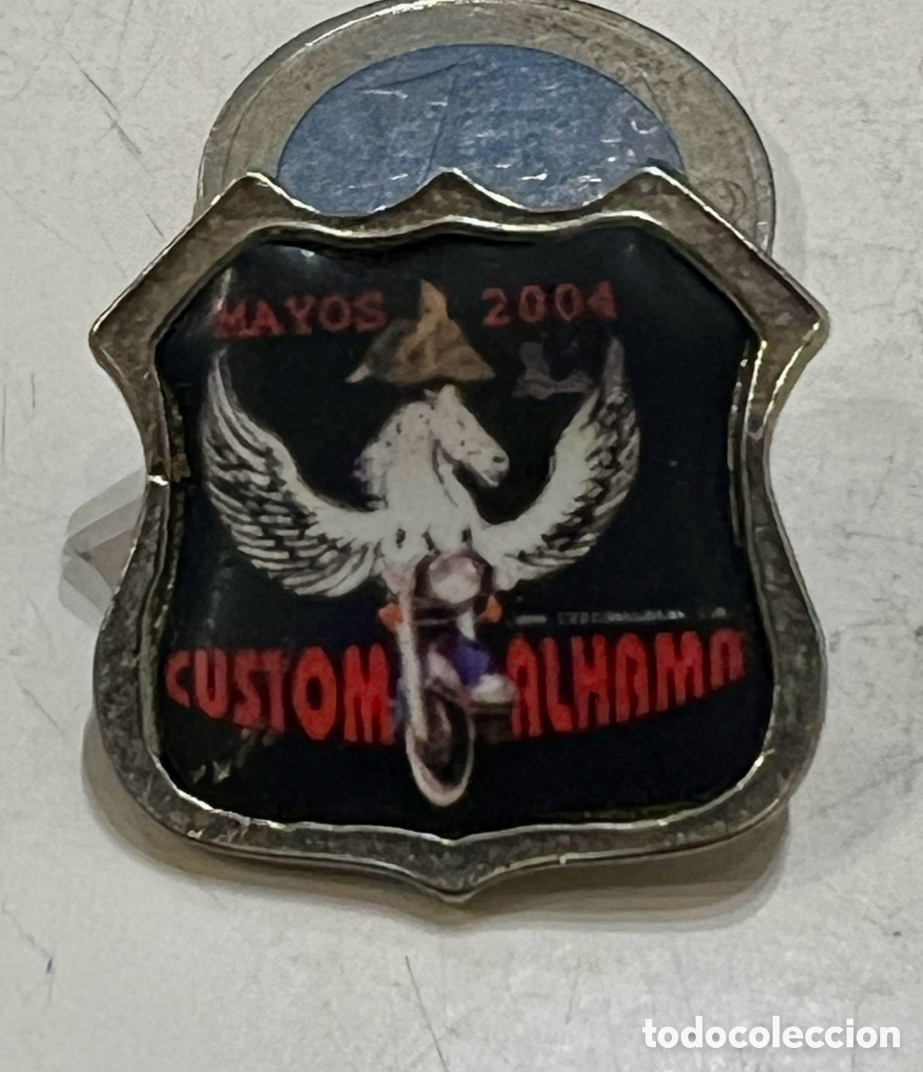 Pins de colecci&oacute;n: Pin. CUSTOM ALHAMA. Mayos 2004. Alhama de Murcia. Metal.